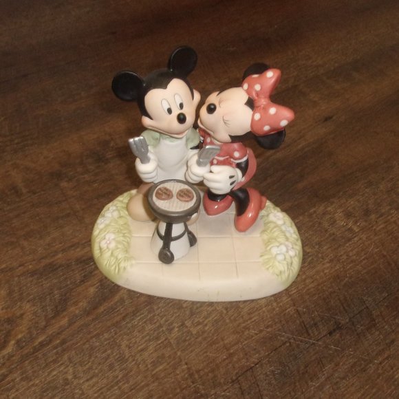 Precious Moments Disney Showcase figurine Kiss the Cook Mickey Minnie mint - Picture 1 of 1